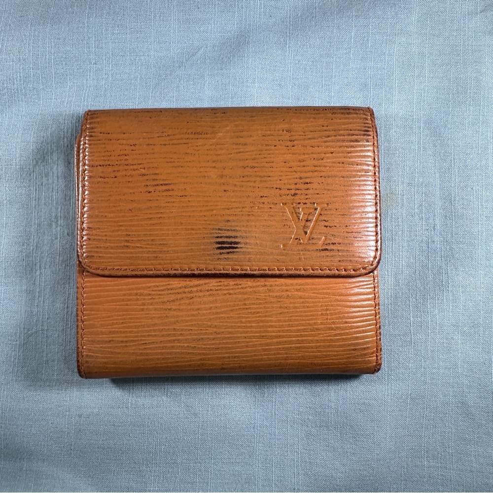 AUTHENTIC Louis Vuitton wallet. Tassel yellow.